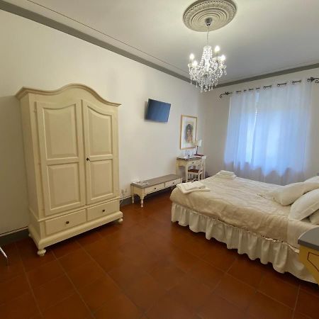 Palazzo Mari Suite & Rooms B&B Монтеваркі Екстер'єр фото