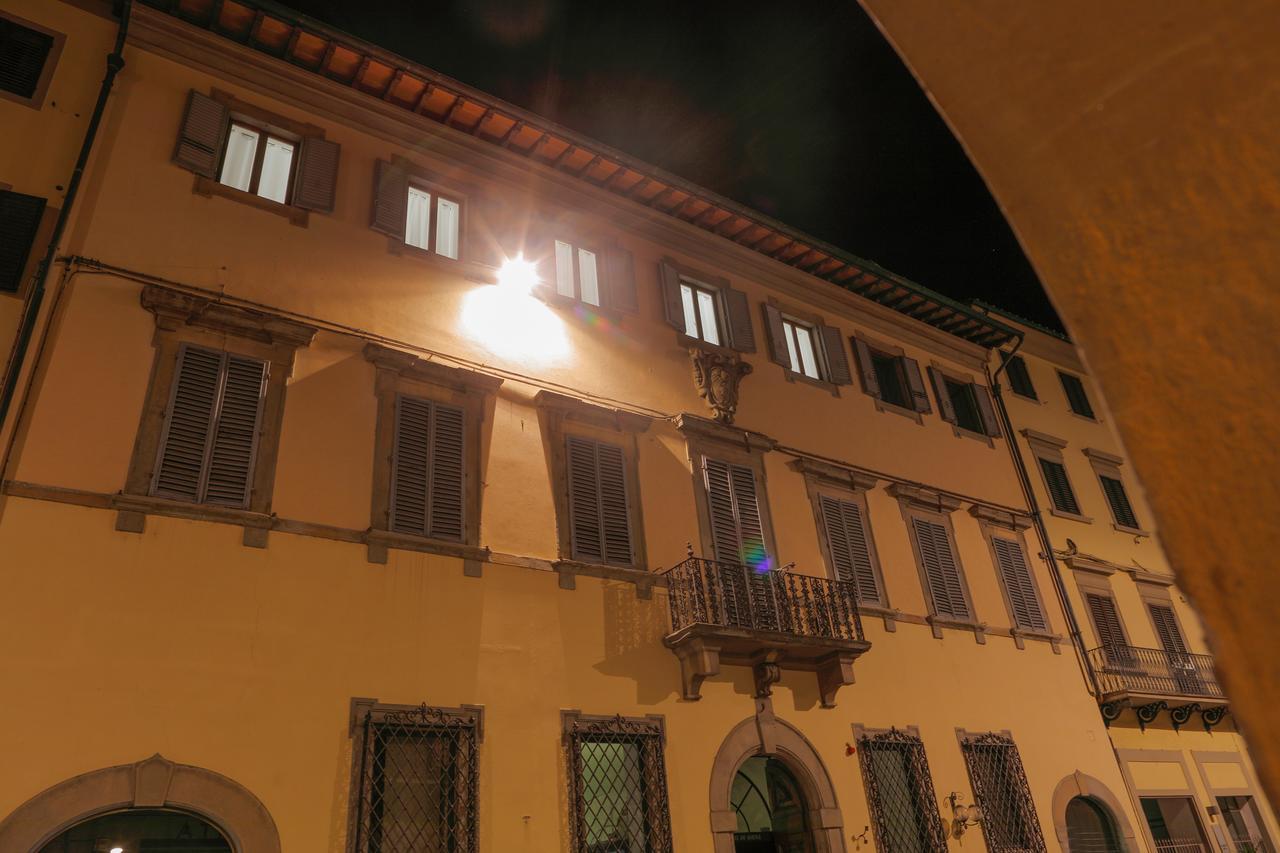 Palazzo Mari Suite & Rooms B&B Монтеваркі Екстер'єр фото
